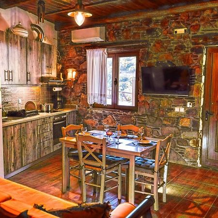 "Pefkopetro" Traditional House Keramoti  Экстерьер фото
