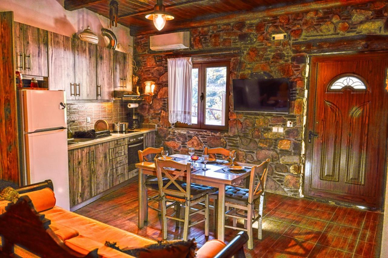 "Pefkopetro" Traditional House Keramoti  Экстерьер фото