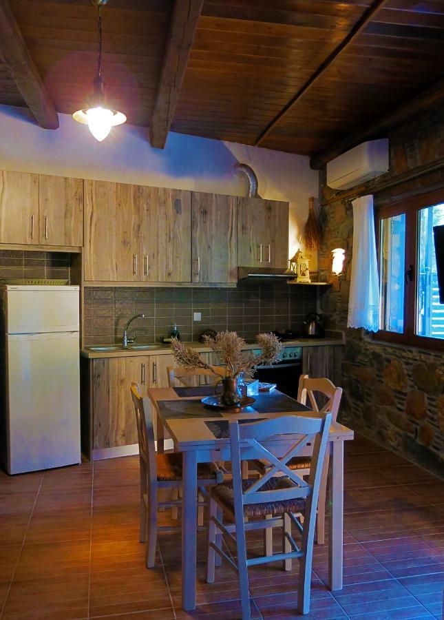 "Pefkopetro" Traditional House Keramoti  Экстерьер фото